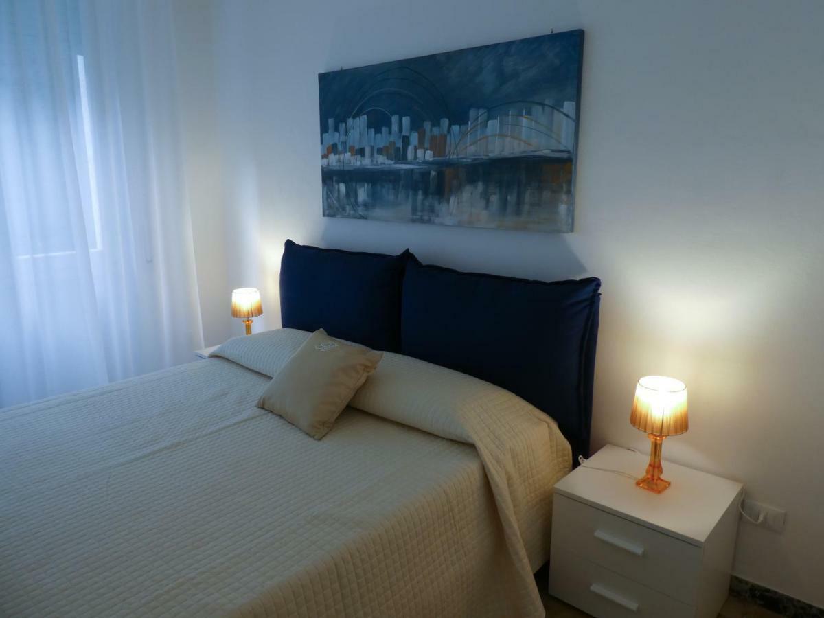Isola Di Man Apartman Imperia Kültér fotó