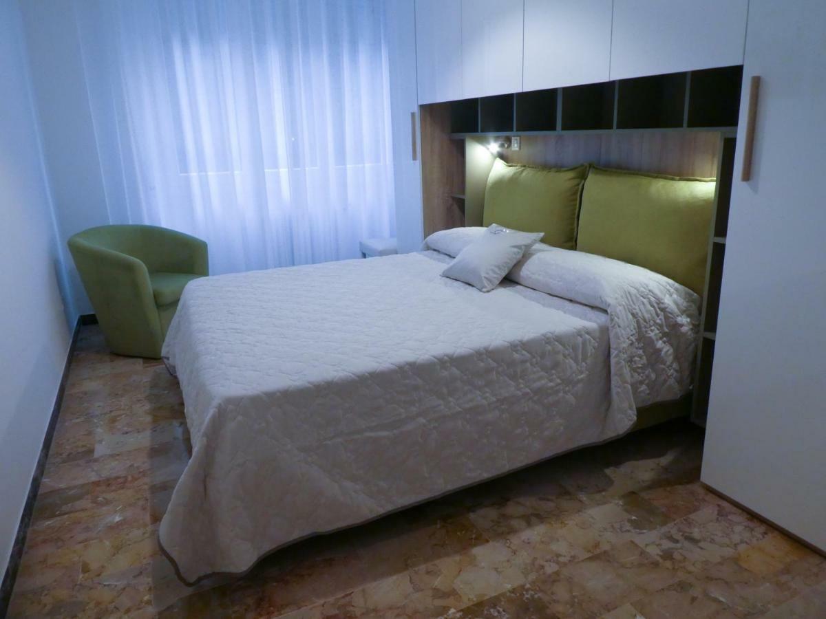 Isola Di Man Apartman Imperia Kültér fotó