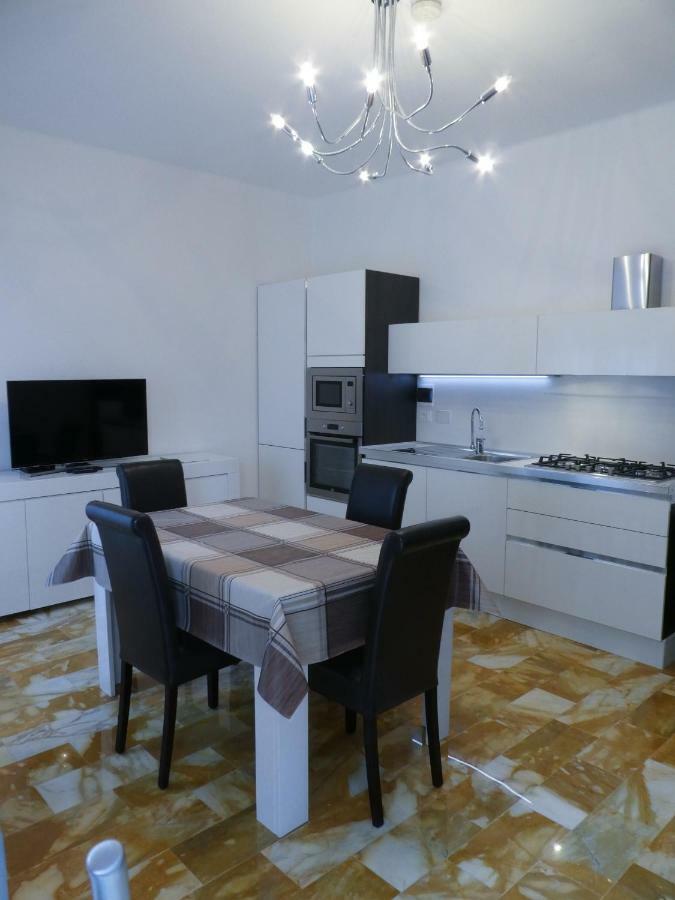 Isola Di Man Apartman Imperia Kültér fotó